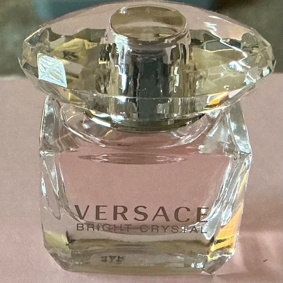 NIB- Versace Bright Crystal E.D.T- .17FL OZ MINI - Picture 4 of 4